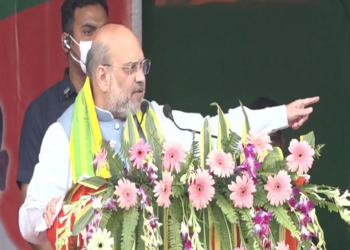 असम चुनाव : कांग्रेस को सबको लड़ाने में मजा आता है, हमने राज्य को आतंक’वाद मुक्त किया : अमित शाह