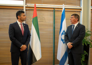 संयुक्त अरब अमीरात के पहले राजदूत मोहम्मद अल खाजा तेल अवीव पहुंचे