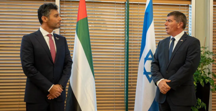 संयुक्त अरब अमीरात के पहले राजदूत मोहम्मद अल खाजा तेल अवीव पहुंचे