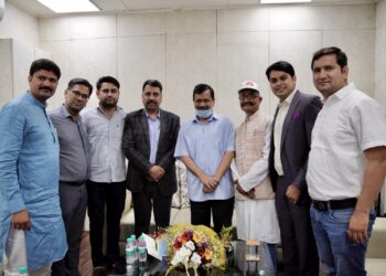 सीएम केजरीवाल की मौजूदगी में तीन बार एसोसिएशन के कई वकील आप में शामिल