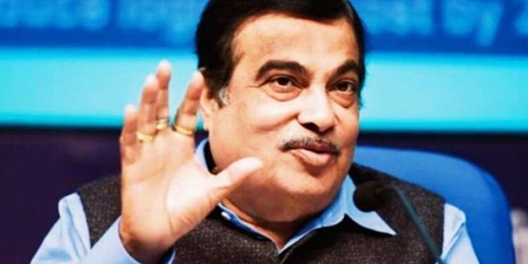 वोटिंग के दिन कमल का बटन दबाइए तो ममता को करंट लगेगा : नितिन गडकरी