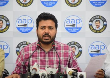 रानी झांसी फ्लाईओवर पर भाजपा से आप ने पूछे 5 सवाल