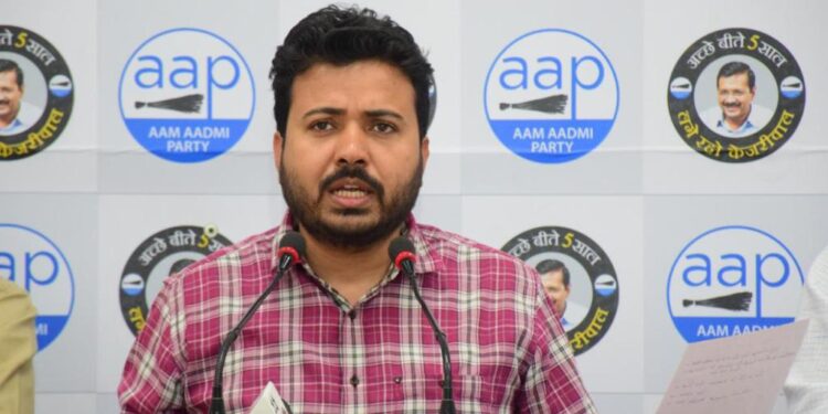 रानी झांसी फ्लाईओवर पर भाजपा से आप ने पूछे 5 सवाल