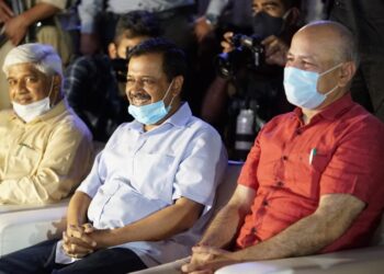 समाज में असाधारण काम करने वाले कई वरिष्ठ नागरिकों को सीएम केजरीवाल ने किया सम्मानित