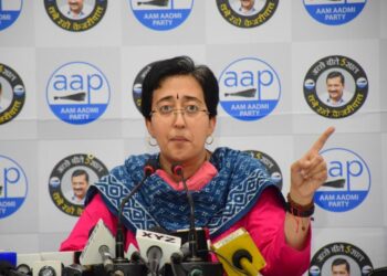 केंद्र ने सिर्फ SC को जवाब देने के लिए कागजों में एयर क्वालिटी कमीशन बनाया था, लेकिन इसे गंभीरता से नहीं लिया : आतिशी