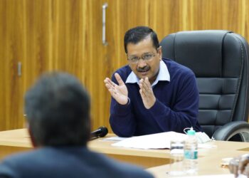 औद्योगिक क्षेत्रों में चल रहे विकास कार्यों को और तेज कर औद्योगिक विकास को दी जाए गति : सीएम केजरीवाल