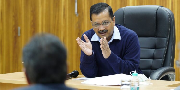 औद्योगिक क्षेत्रों में चल रहे विकास कार्यों को और तेज कर औद्योगिक विकास को दी जाए गति : सीएम केजरीवाल