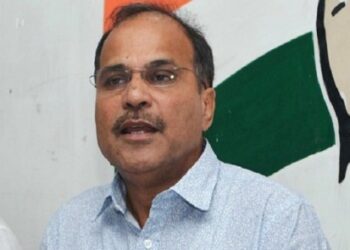 मोदी जी हाथ में गीतांजलि भी ले लेते तो सब पूरा हो जाता ? : अधीर रंजन