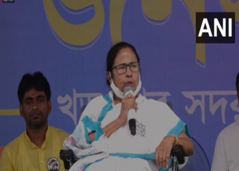 बंगाल चुनाव : सीएम ममता ने पीएम मोदी के बांग्लादेश दौरे को बताया आचार संहिता का उल्लंघन