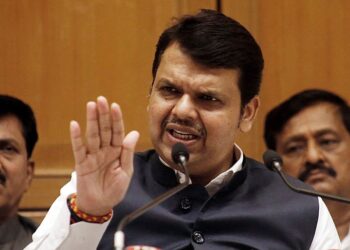 मेरे सीएम रहते ठाकरे ने फोन कर सचिन वाजे को बहाल करने के लिए कहा था : देवेंद्र फडणवीस