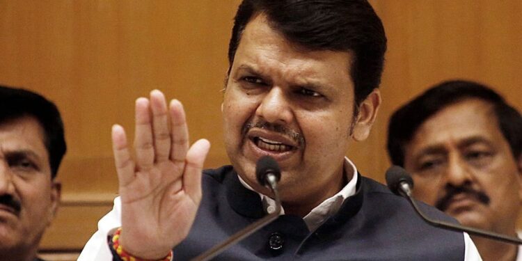 मेरे सीएम रहते ठाकरे ने फोन कर सचिन वाजे को बहाल करने के लिए कहा था : देवेंद्र फडणवीस
