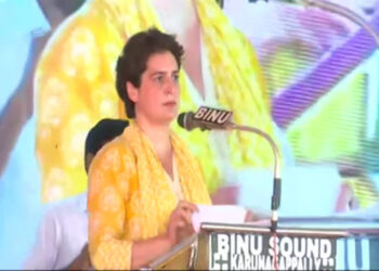 केरल चुनाव : आप ना बताएं किसे क्या पहनना है और किस से प्यार करना है : प्रियंका गांधी