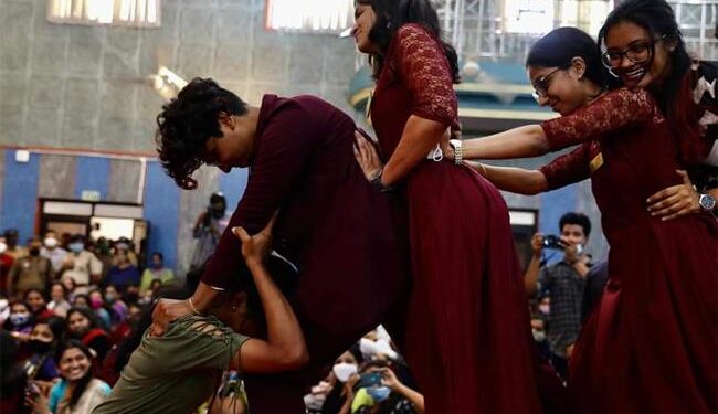 केरल : राहुल गांधी ने छात्राओं को सिखाए जापानी मार्शल आर्ट के दांव