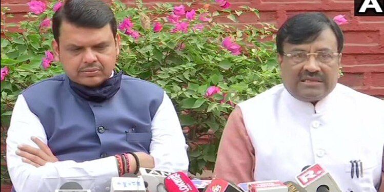 राज्‍यपाल से मुलाकात के बाद बोले फडणवीस- उद्धव सरकार ने नैतिकता पैरों तले कुचली