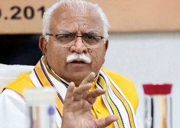 सड़क दुर्घटनाएं रोकने के लिए अधिकारी गम्भीरता से कार्य करें : सीएम खट्टर