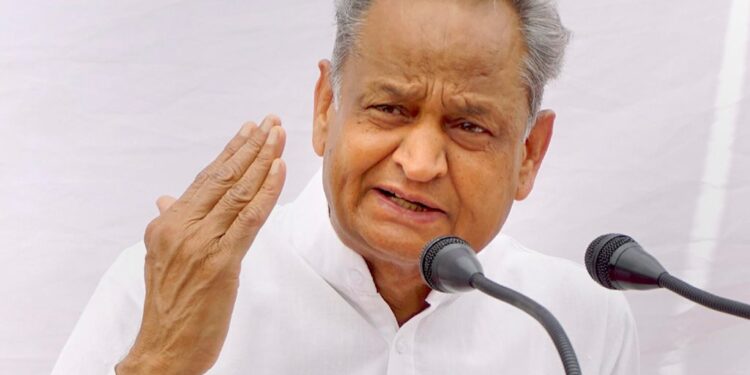 अभी भी महिला को बराबरी का दर्जा नहीं मिला : सीएम गहलोत