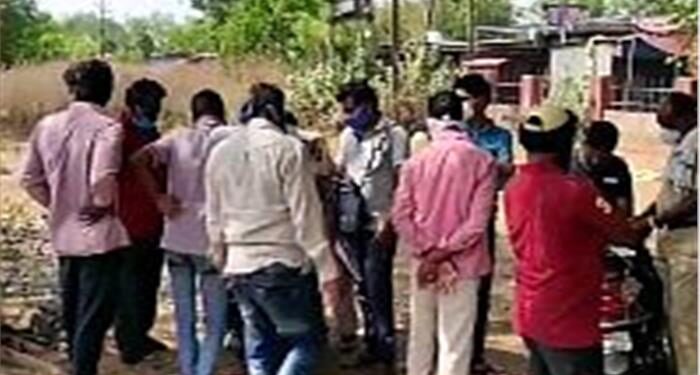 महाराष्ट्र में कोरोना के चलते शराब न मिली तो पिया सैनिटाइजर, सात मरे