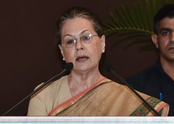 सोनिया गांधी ने सांसद निधि की पूरी राशि कोरोना पर खर्च के लिये दी