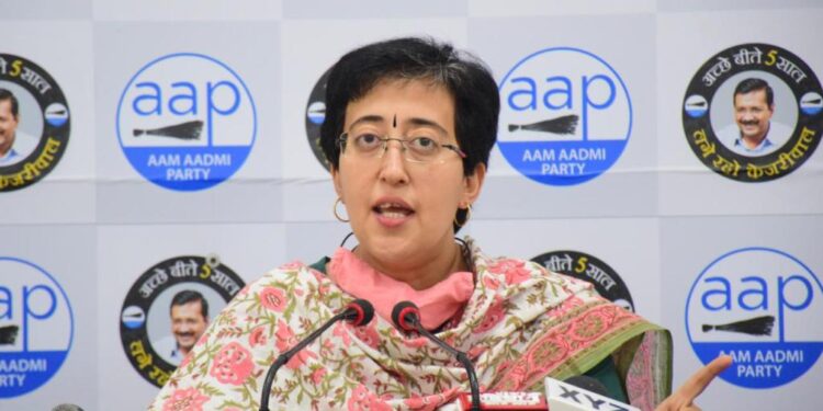 आप मांग करती है कि एमसीडी सरफेस पार्किंग का रेट दोगुना करने के प्रस्ताव को वापस ले : आतिशी