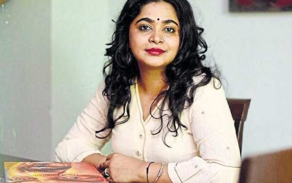 फिल्म निर्माता अश्विनी ने अपने नॉवेल ‘मैपिंग लव’ की रिलीज को इस वजह से टाला