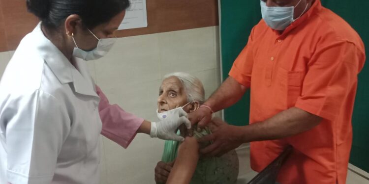 कोरोना टीकाकरण हमारी सर्वोच्च प्राथमिकता : सीएम तीरथ सिंह रावत