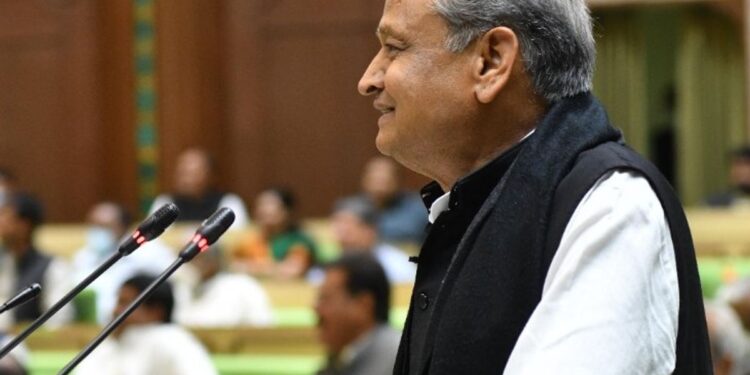 सरकारी कर्मचारियों के लिए राजस्थान गवर्नमेंट हेल्थ स्कीम होगी लागू : सीएम गहलोत