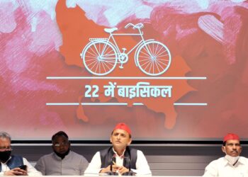 भाजपा कोरोना बीमारी के बारे में वास्तविक जानकारियां छुपाकर वाहवाही में खुशी मना रही है : अखिलेश यादव