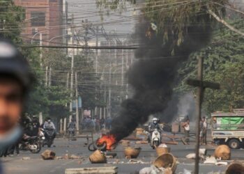 म्यांमार में सैन्य मुख्यालय पर बम हमले में तीन सैनिक घायल