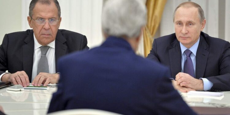 रूस ने कई यूरोपीय देशों के राजनयिकों को निष्कासित करने के दिये आदेश