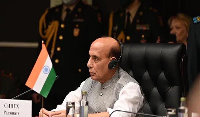 सशस्त्र सेनाएं नागरिक प्रशासन की हरसंभव मदद कर रही हैं : राजनाथ सिंह