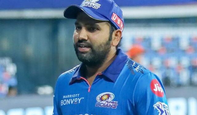 IPL 2021: मुंबई के कप्तान रोहित पर लगा 12 लाख का जुर्माना