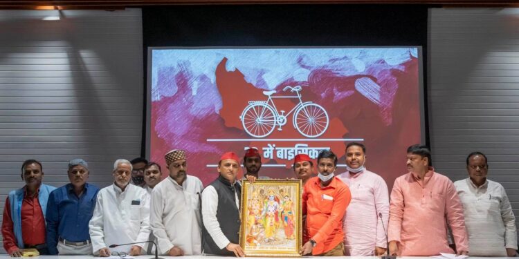 मंदिरों को लेकर राजनीति करना अनुचित है, सत्ता जनसेवा का माध्यम है, स्वार्थसाधन का नहीं : अखिलेश यादव