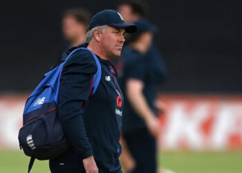इंग्लैंड के कोच सिल्वरवुड श्रीलंका और पाक वनडे सीरीज के दौरान लेंगे ब्रेक