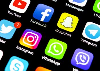 ट्विटर, फेसबुक के दफ्तरों में छापे युवाओं की आवाज दबाने की कोशिश : कांग्रेस