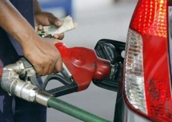 पेट्रोल-डीजल की कीमतों में फिर इजाफा, दिल्ली, कोलकाता में पेट्रोल 93 रुपये के पार