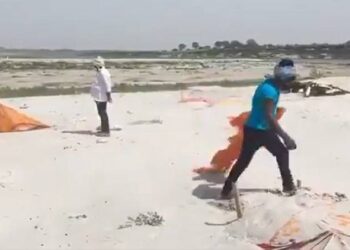 3 लाख नहीं, 6 से 42 लाख तक हो सकती हैं भारत में कोरोना वायरस से मौतें : न्यूयॉर्क टाइम्स