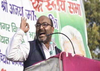 आपदा में अवसर हड़प कर निर्धन का अधिकार ले गए मंत्री के भाई : लल्लू