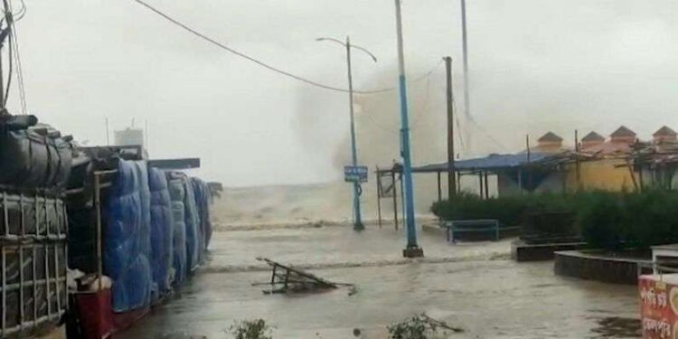 चक्रवात यास : एनडीआरएफ ने ओडिशा-पश्चिम बंगाल में शुरू किया राहत एवं बचाव कार्य