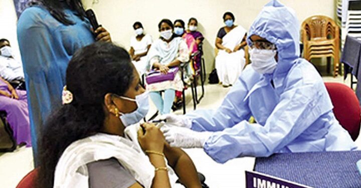 टीकाकरण की जिम्मेदारी केंद्र ने मढ़ी राज्यों के माथे : सोनिया गांधी