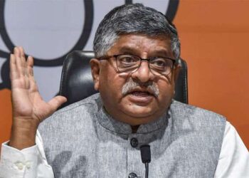 मोदी की बैठक को लेकर ममता का आचरण दुर्भाग्यपूर्ण : रविशंकर प्रसाद