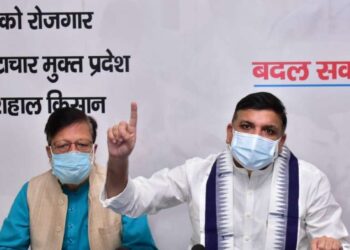 इस्तीफा दें या बर्खास्त किए जाएं यूपी के बेसिक शिक्षा मंत्री : संजय सिंह