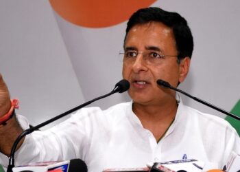 कोरोना संकट के मददगारों का गला घोंट रही है सरकार : रणदीप सुरजेवाला