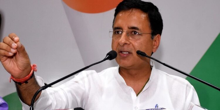 कोरोना संकट के मददगारों का गला घोंट रही है सरकार : रणदीप सुरजेवाला