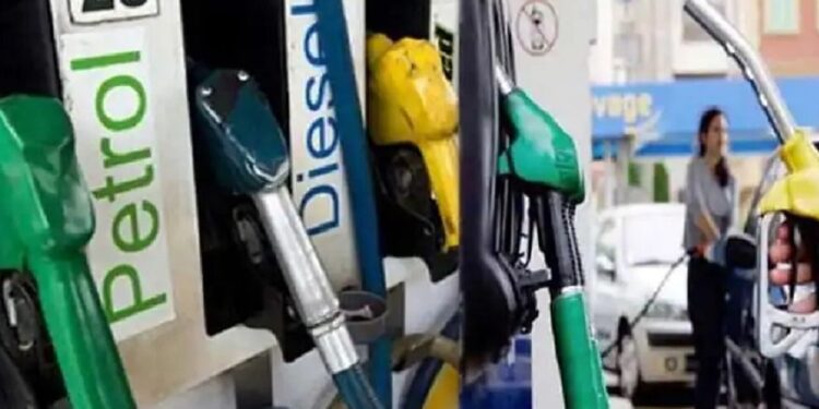 पेट्रोल-डीजल के दाम नये रिकॉर्ड स्तर पर, जानें तेल की नई कीमतें