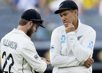 दिग्गज बल्लेबाज रॉस टेलर हुआ चोटिल, कोच ने जताई चिंता