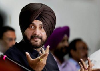 पंजाब : दिल्ली में हाईकमान की समिति से मिले नवजोत सिद्धू, कहा- योद्धा वही जो जूझे रण के अंदर