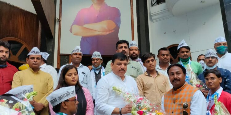 यूपी की जनता को लुभा रही केजरीवाल की नीतियां : संजय सिंह