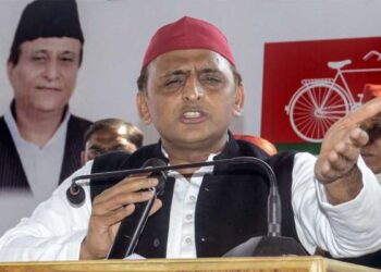 निजी अस्पतालों में कोरोना के फ्री इलाज के आंकड़े दे सरकार : अखिलेश यादव