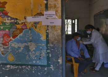 कोरोना के खिलाफ सर्जिकल स्ट्राइक करने जैसा रुख अपनाए मोदी सरकार : HC