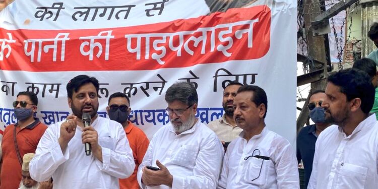 अमानतुल्लाह ख़ान ने किया शाहीनबाग़, अबुल फज़ल में पानी की पाइपलाइन की उद्धाटन, अब दूर होगी पानी की समस्या